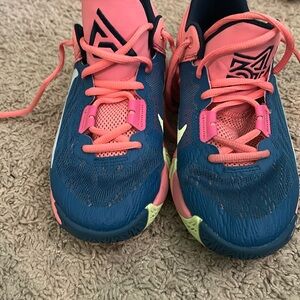 Giannis Youth basketball shoes